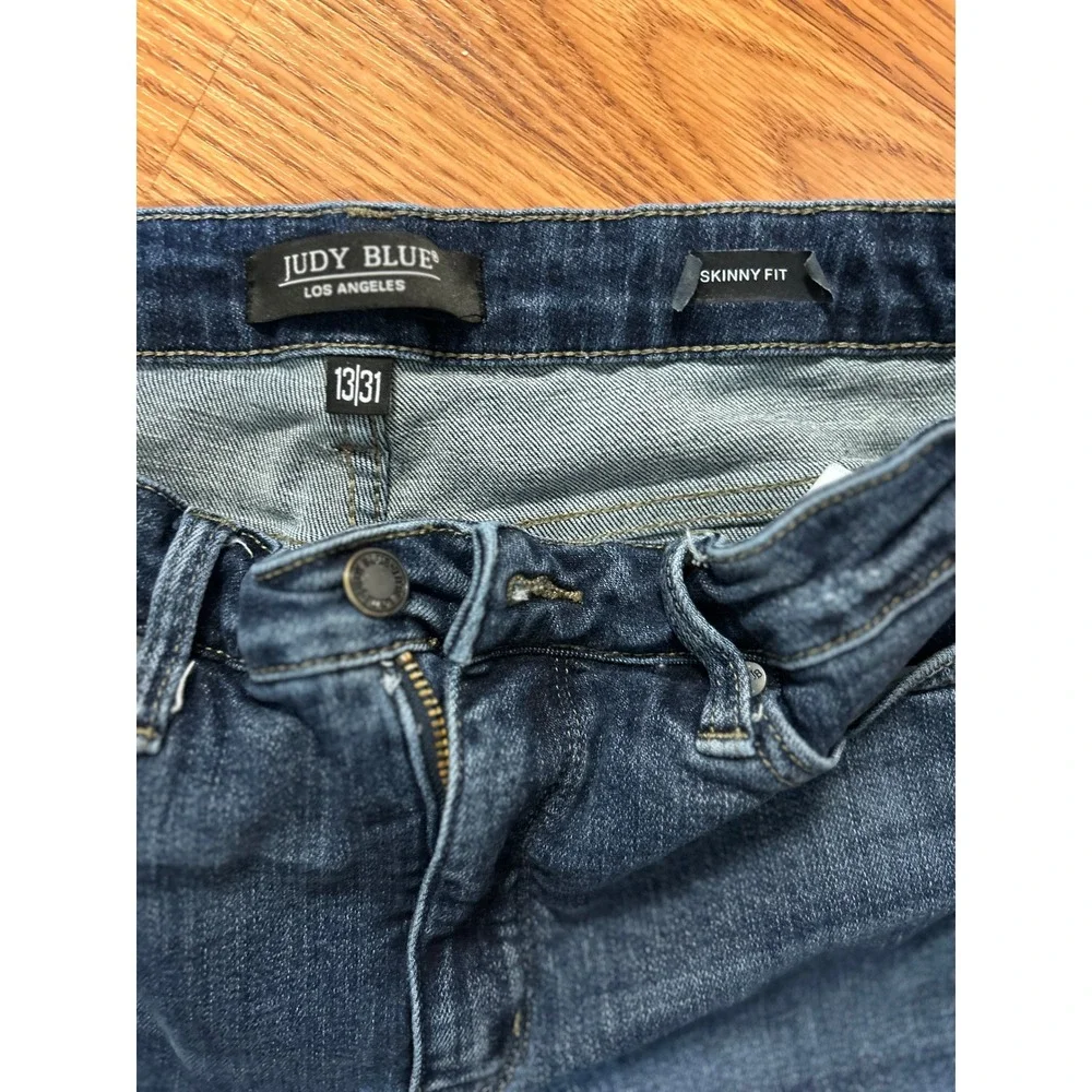 Judy Blue Skinny Jeans Dark Wash Raw Frayed Hem Distressed Size 13/31 JB88417 - Picture 4 of 6
